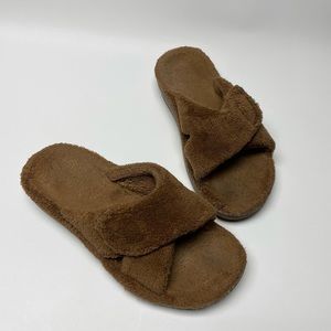 Vionic women’s slippers size 7